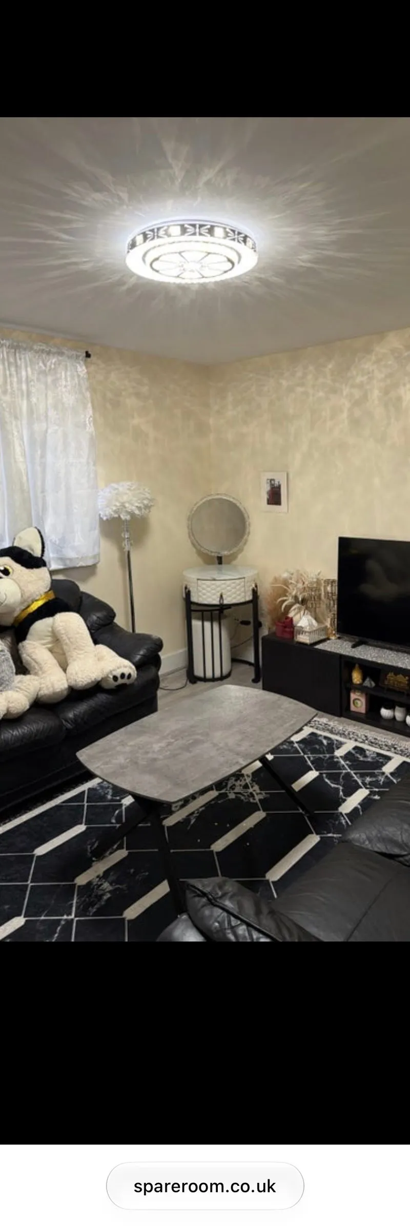 All bills included parking included walking distance from Neasden train station