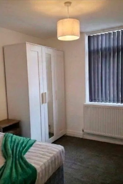 Cozy Private Bedroom with Double Bed in Fallowfield (M14) | ALL BILLS INCLUDED | 15-Min Walk to Univ of Manchester | No Deposit & No Fees