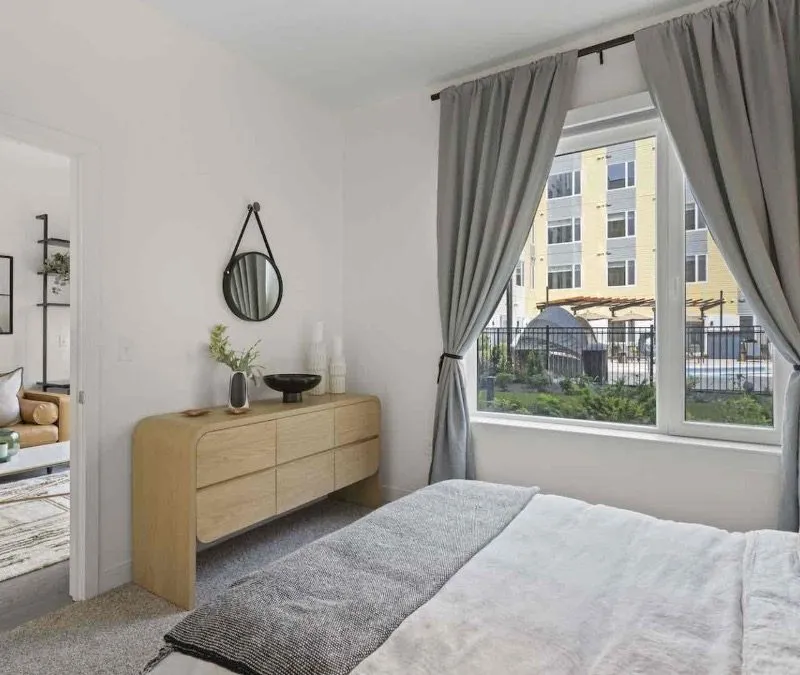 Spacious 2B2B Apartment with In-Unit Laundry and Modern Kitchen in Everett
