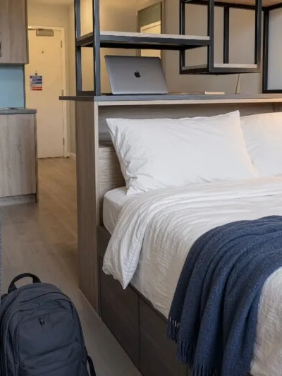Newly Renovated Bronze Studio Plus at iQ Hammersmith | 20 Mins to IC | All Bills Included