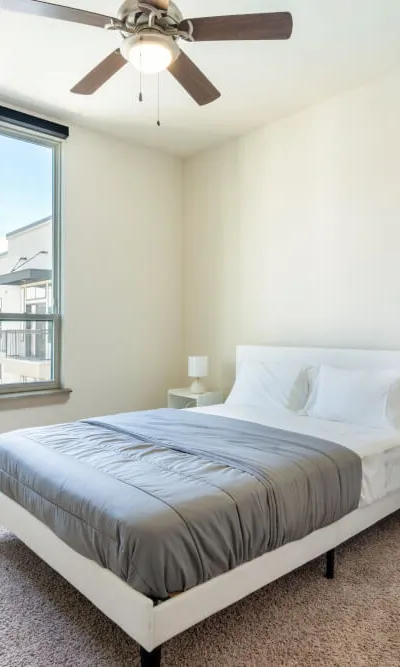Urban Houston Stay 1BR Balcony Fast Wi-Fi Laundry