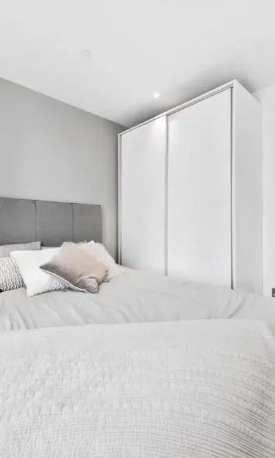 Spacious Master Bedroom with Private Bathroom in Elephant & Castle | Central London