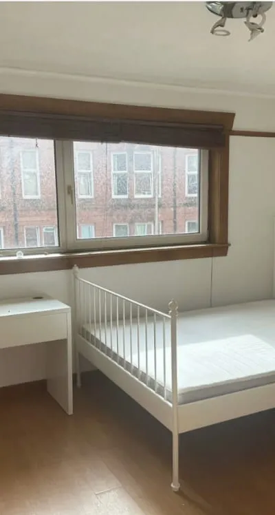 Convenient room in Glasgow near city centre and westend