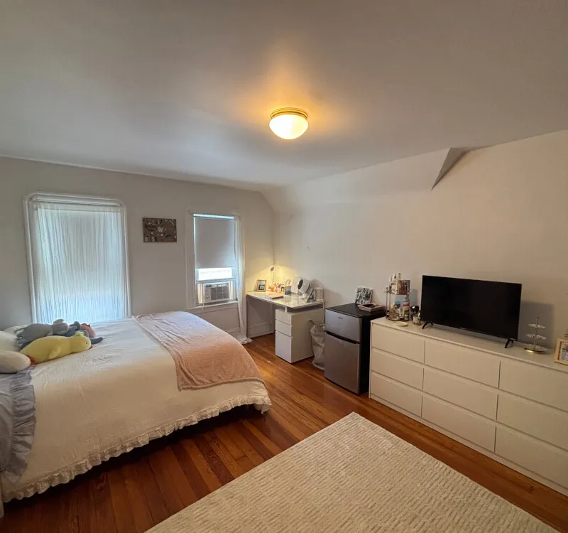 Move In Ready Room in Somerville/Medford!