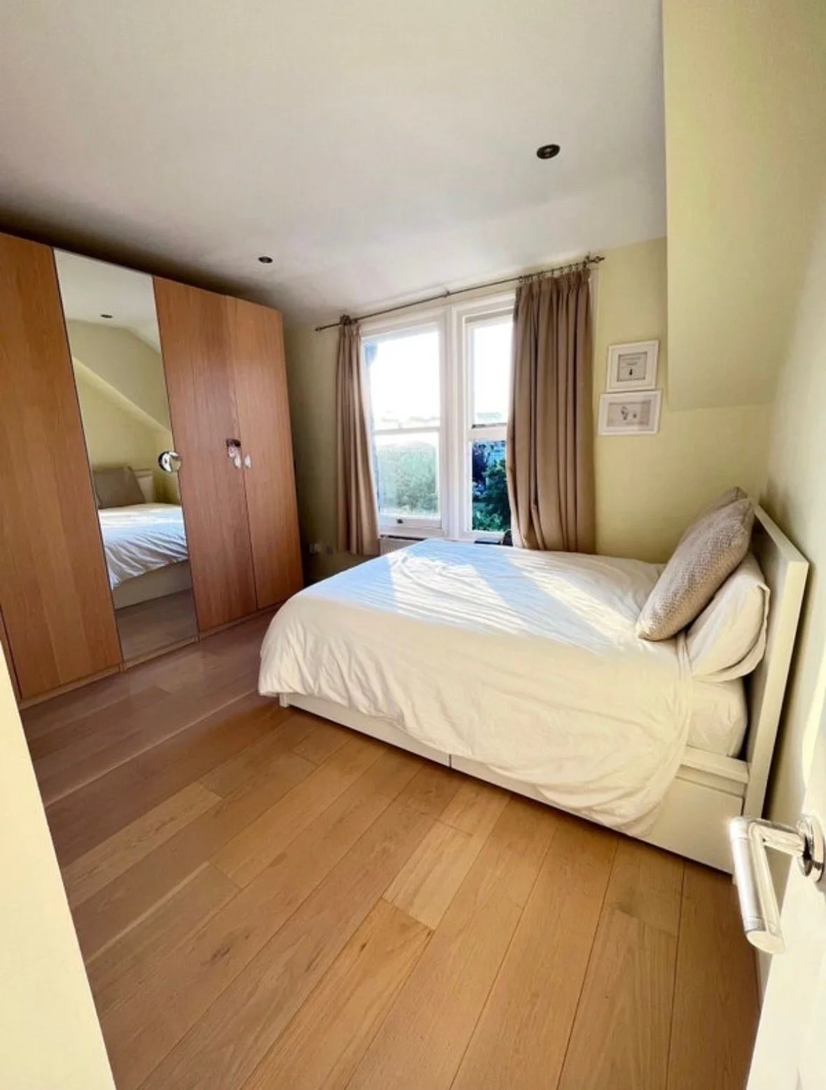 Private room in Brondsbury flat