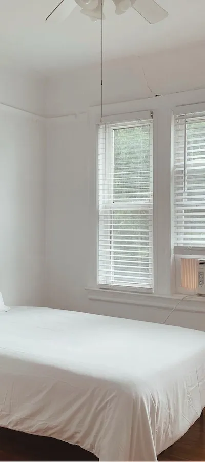Private room in Sunnyside!