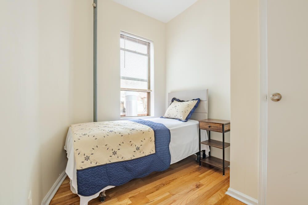 Chic Bedroom Just 2 Minutes from Sterling St. Station