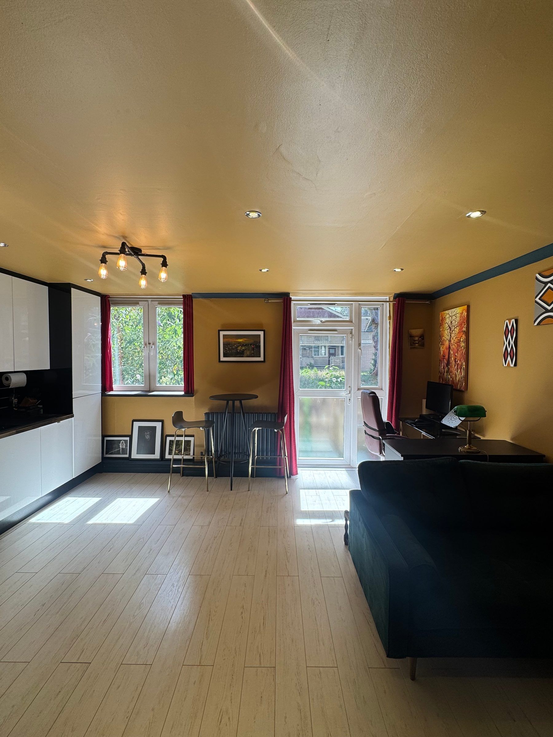 1 Bedroom Apartment in SE1 with Outdoor Patio