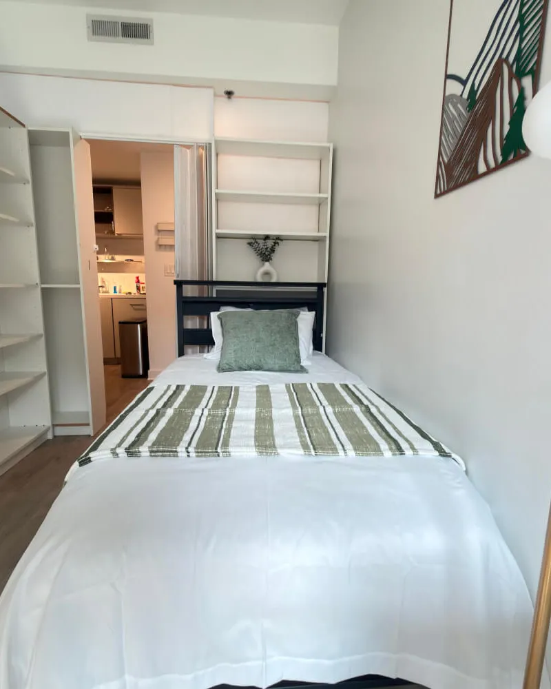 Bright room in Washington DC