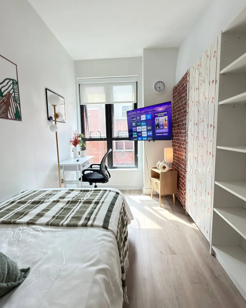 Bright room in Washington DC