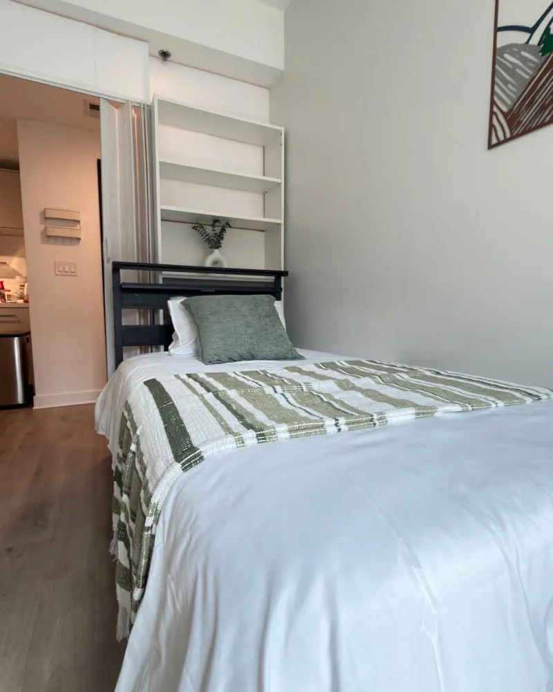 Bright room in Washington DC