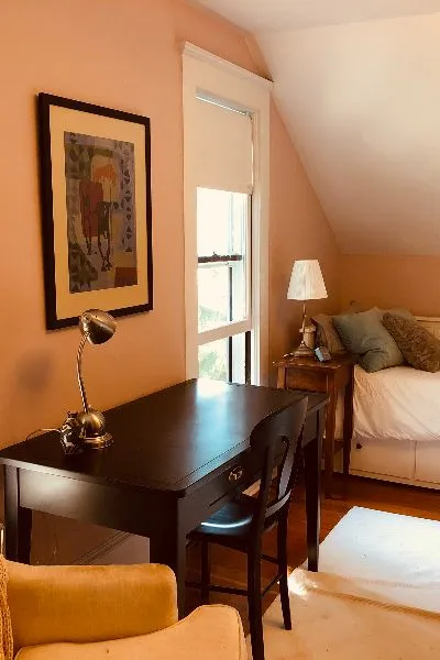 Furnished Room in Quiet Neighborhood