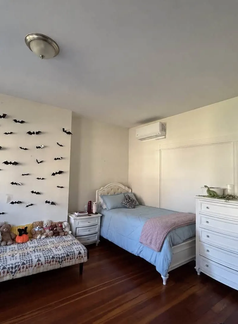 Furnished rooms in 4-bedroom Mission Hill apartment