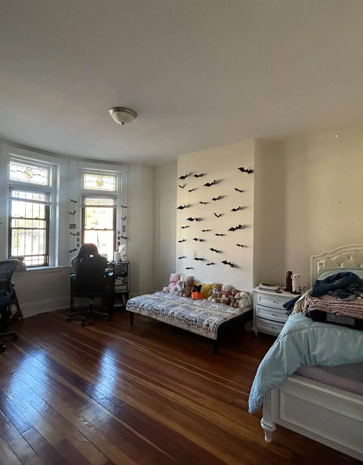 Furnished rooms in 4-bedroom Mission Hill apartment