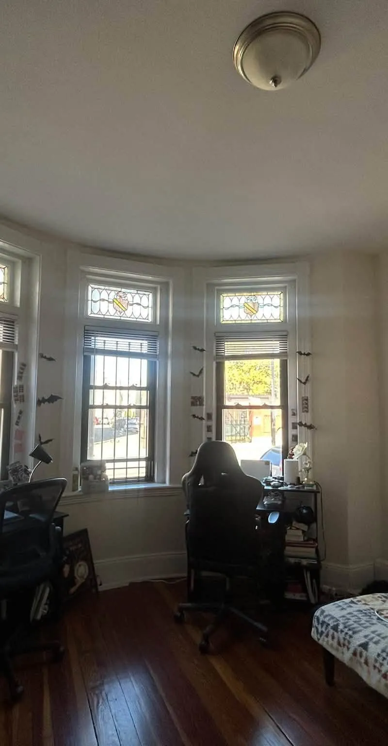 Furnished rooms in 4-bedroom Mission Hill apartment