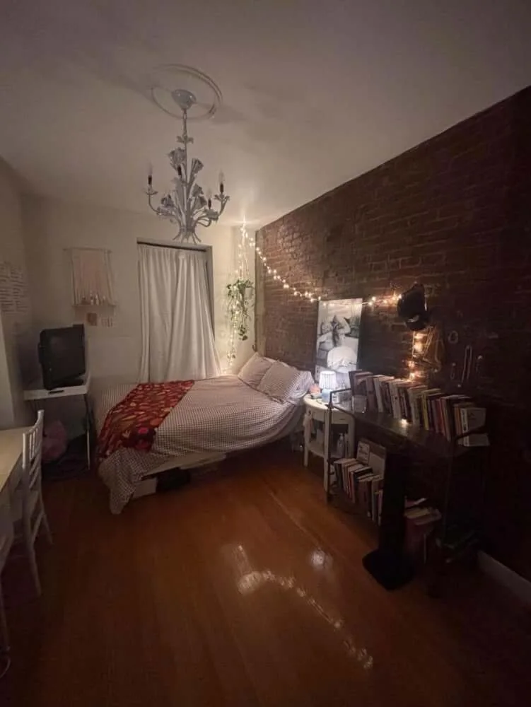 Huge Sunny Room Near 25th Street Subway