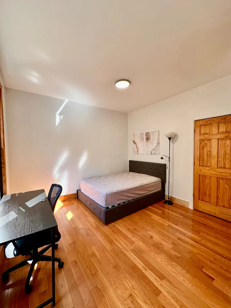 Sunny Riverside Room 62