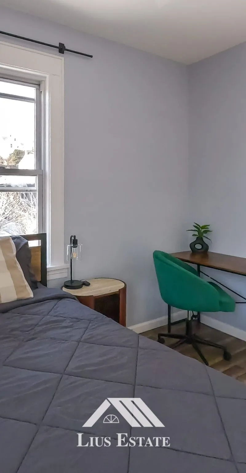 Family Unit 3BR | Parking, Laundry - Pets Welcome!