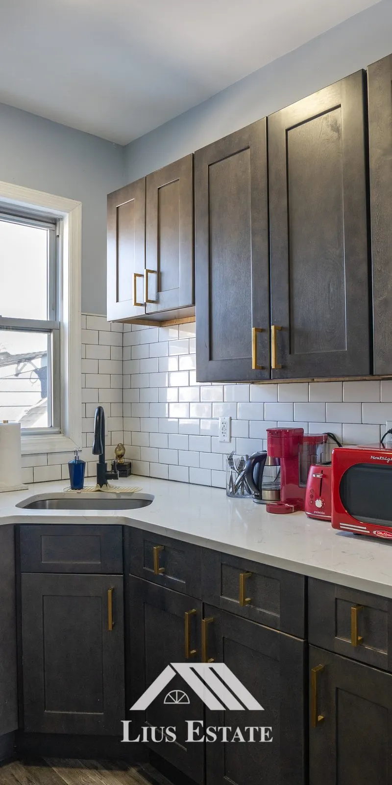 Family Unit 3BR | Parking, Laundry - Pets Welcome!