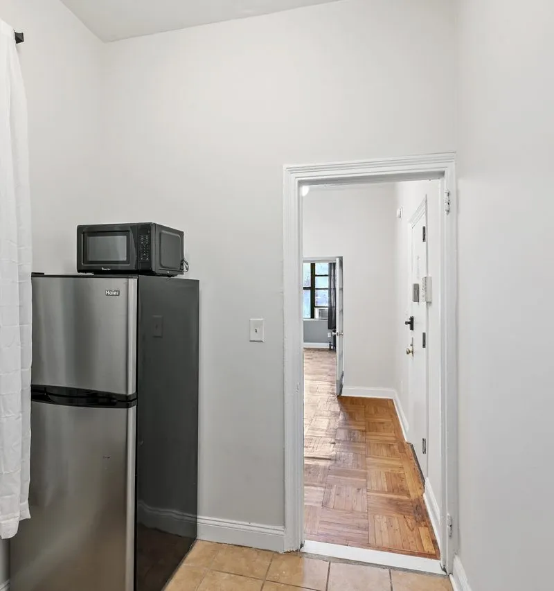 Beautiful 1 bed in PRIME East Village