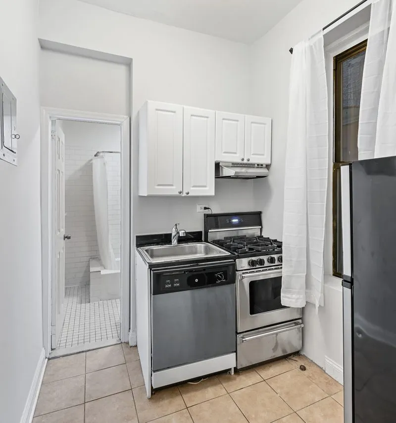 Beautiful 1 bed in PRIME East Village
