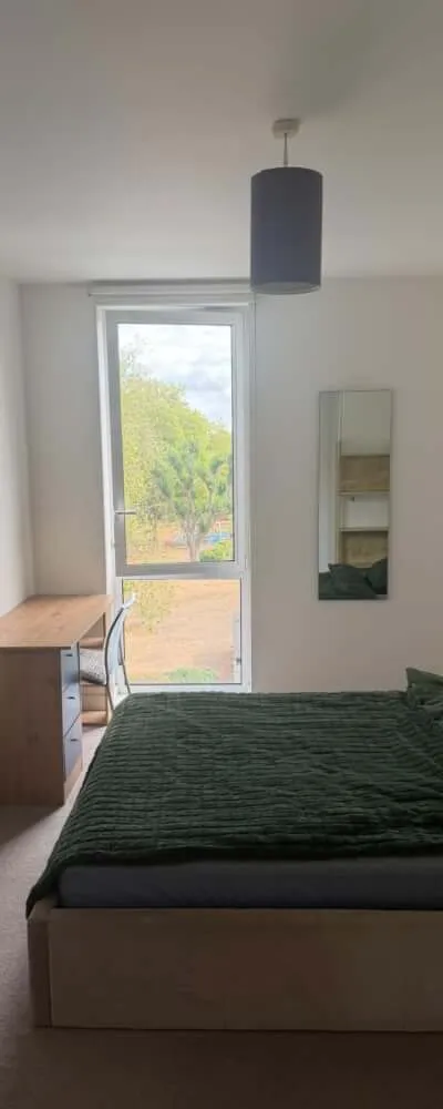 Two-Bedroom Flat at Sculpture House Mile End