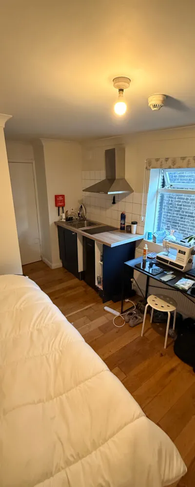 Self Contained Studio with Private Kitchen and Bathroom