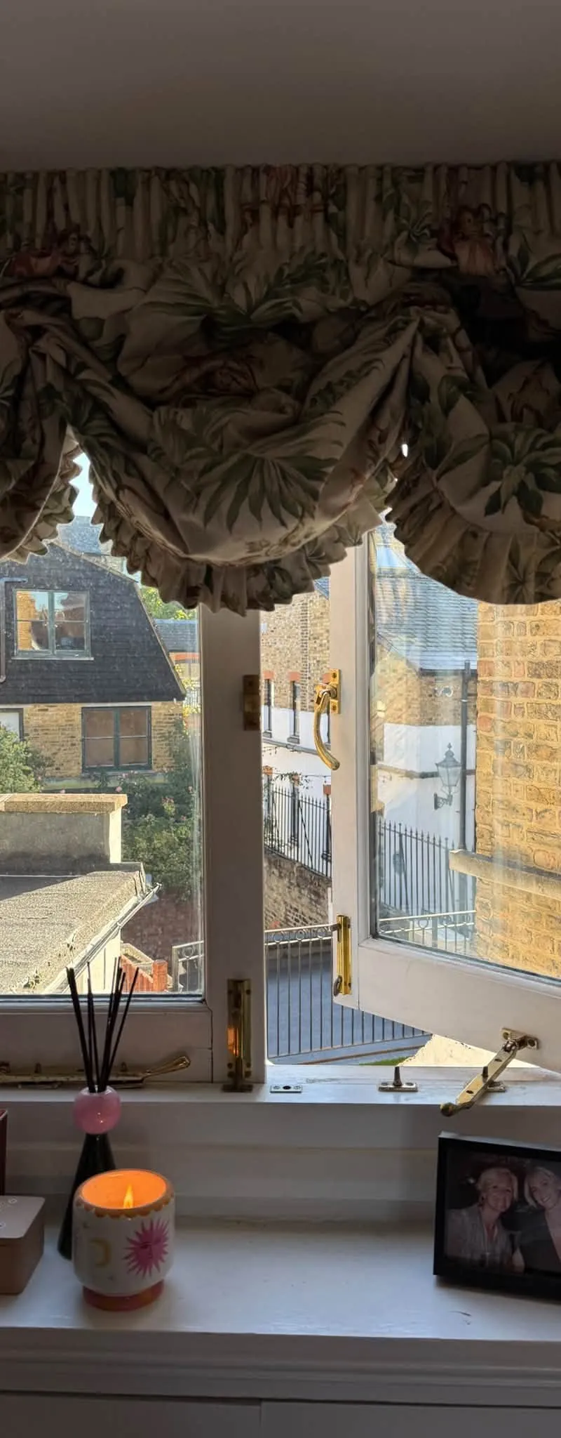 Large Double Room in Clapham Old Town Maisonette