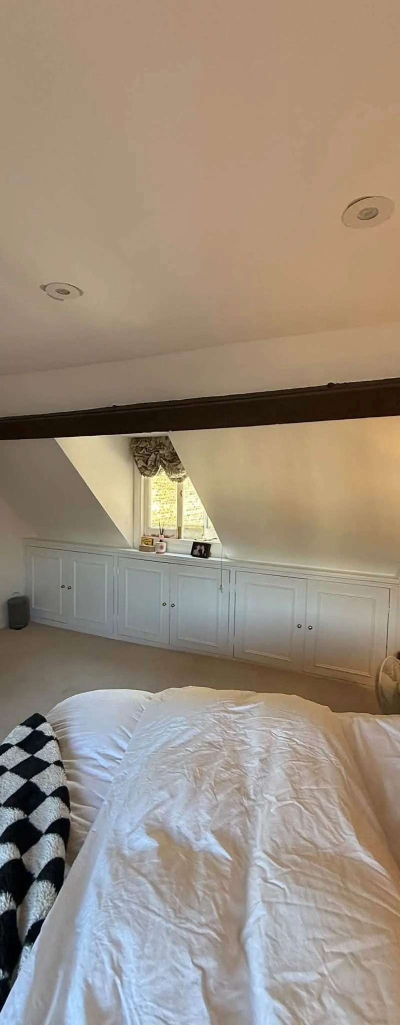 Large Double Room in Clapham Old Town Maisonette