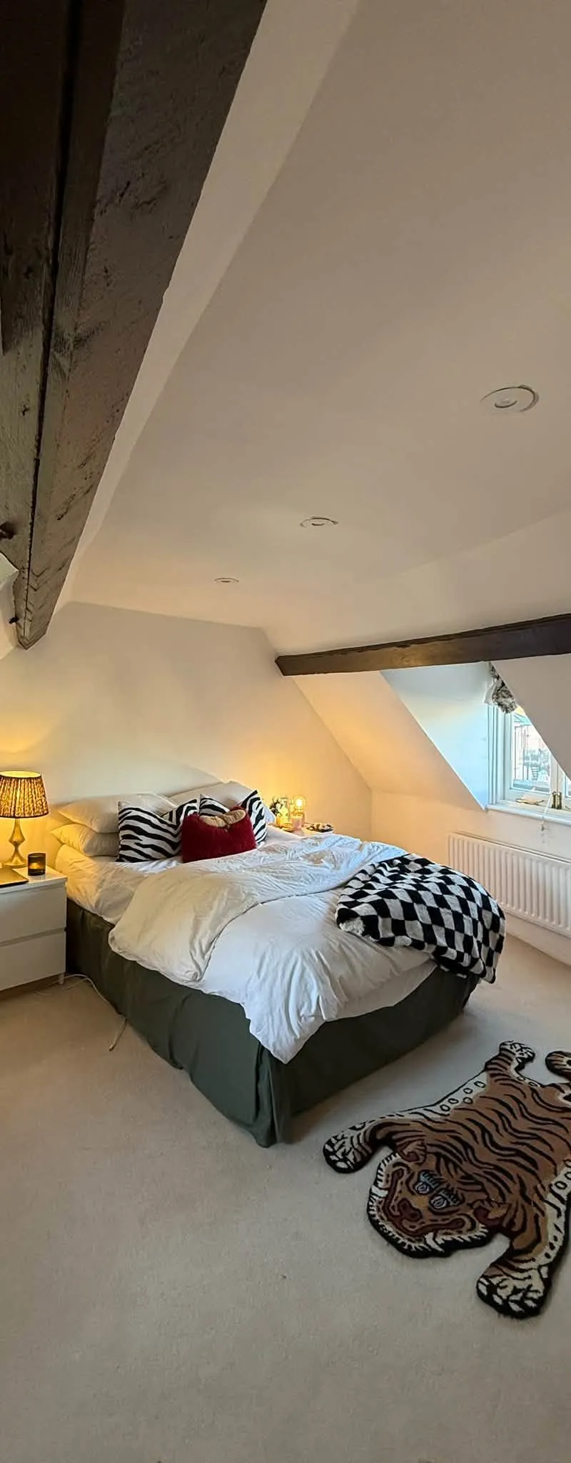Large Double Room in Clapham Old Town Maisonette