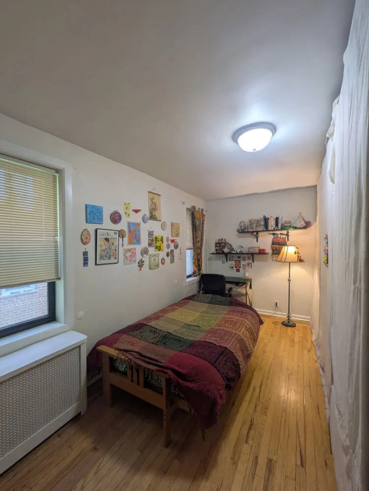 Room available in peaceful apt in Queens