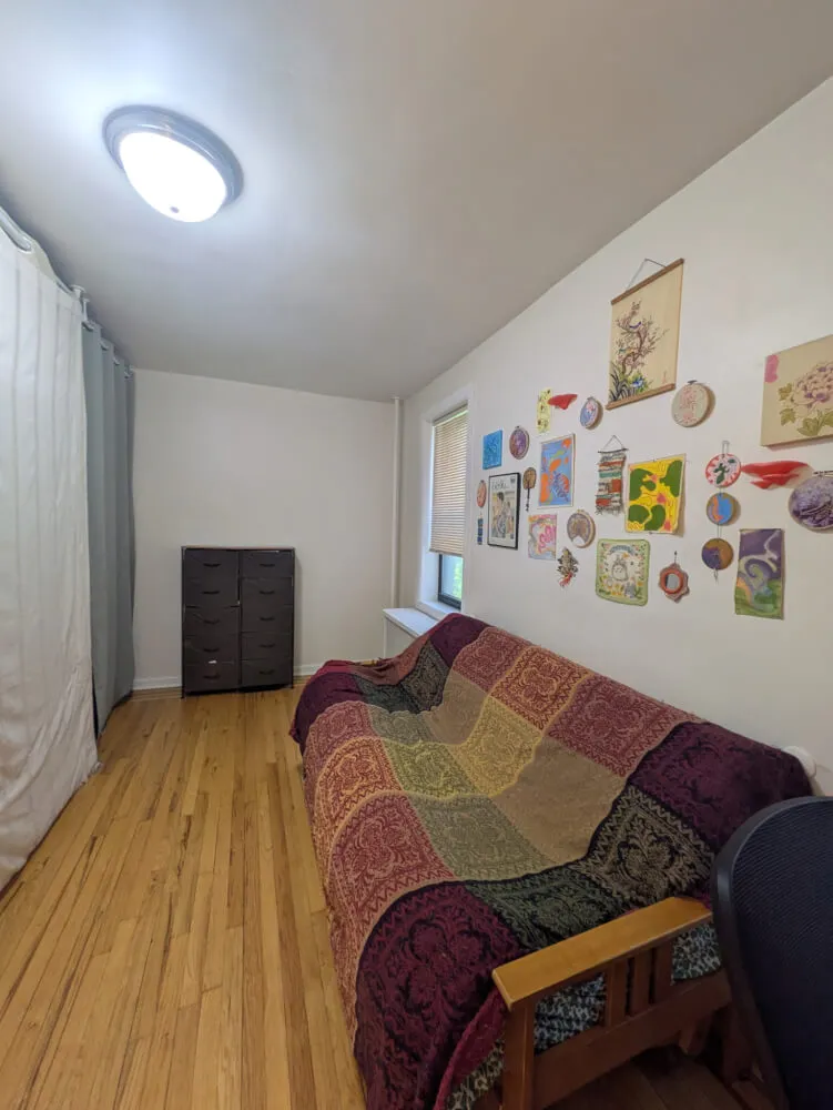 Room available in peaceful apt in Queens