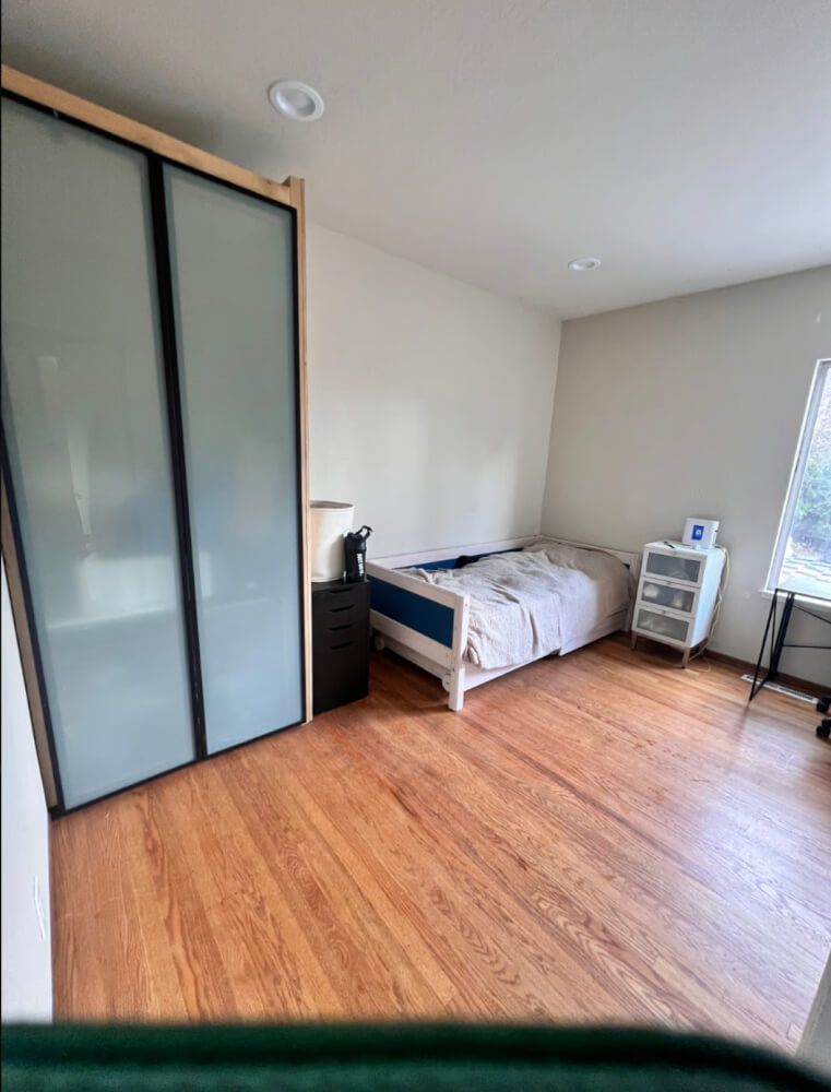 Furnished bedrooms with shared bathroom in Mountain View 5-10 minutes from Google, Amazon, Facebook, Nvidia, Microsoft, Linkedin, Waymo, Hospitals and 15-20 from Tesla, Stanford - Bedroom 1