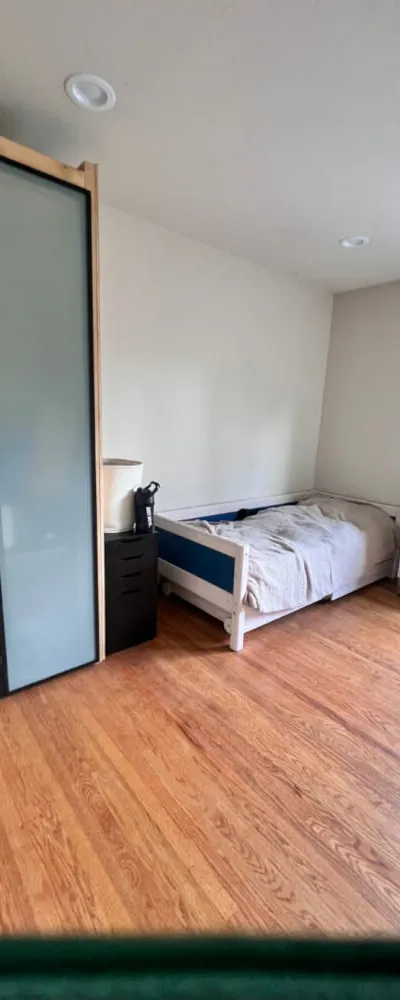 Furnished bedrooms with shared bathroom in Mountain View 5-10 minutes from Google, Amazon, Facebook, Nvidia, Microsoft, Linkedin, Waymo, Hospitals and 15-20 from Tesla, Stanford - Bedroom 1