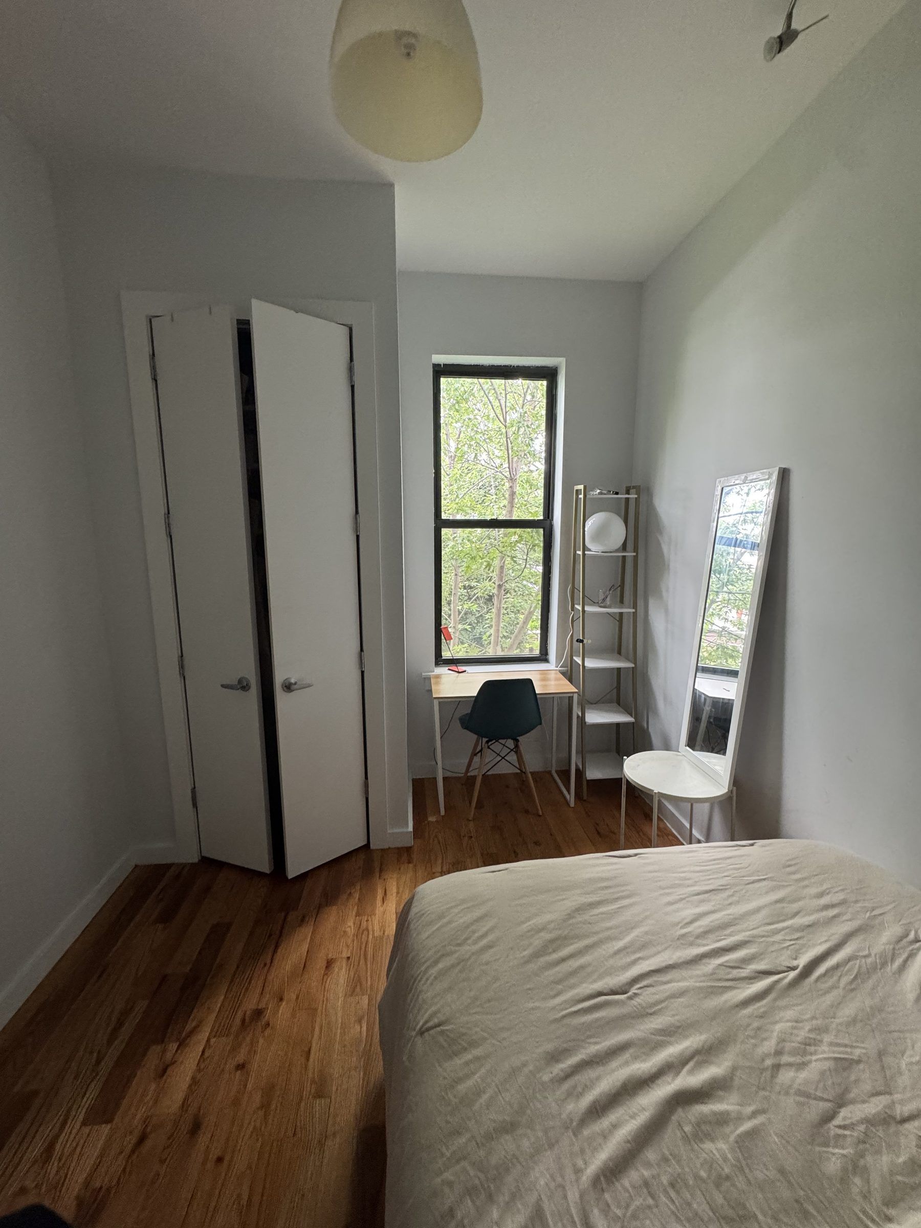 Quiet, warm bedroom in Bushwick