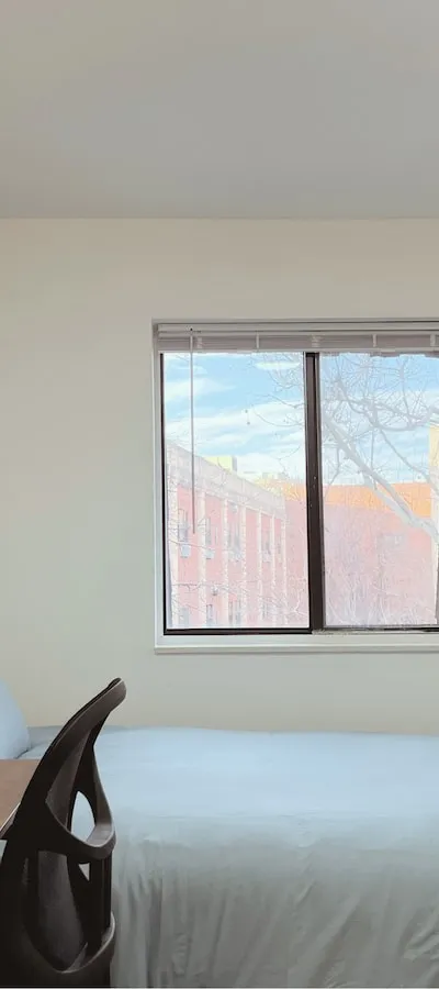 Room in 3BR/2BA Apt 5 mins M R Elmhurst Av Station