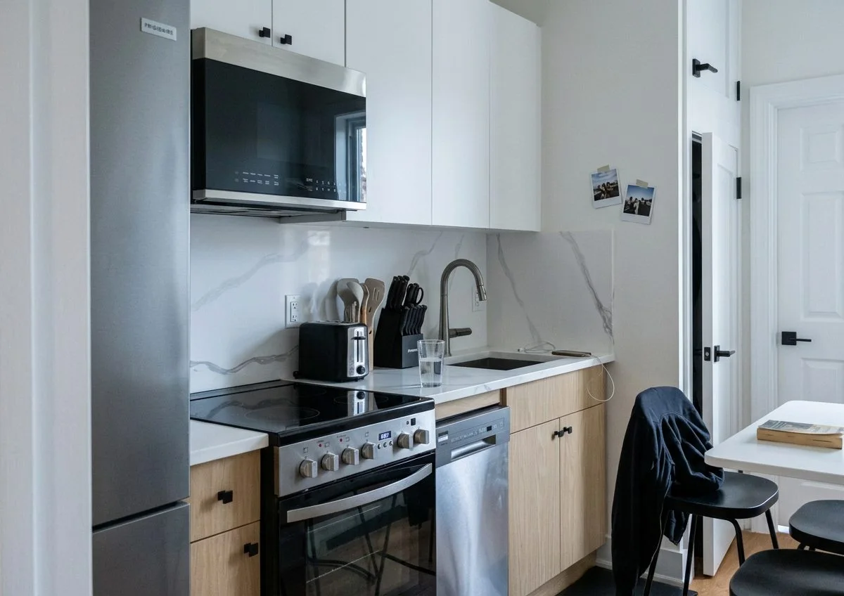 Furnished private bedroom in Midtown Manhattan apartment