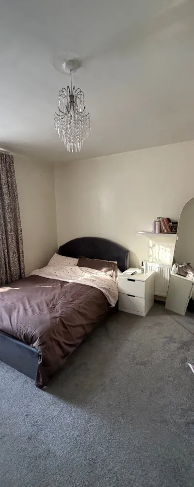 Room with Private Shower in All-Girls Clapham House