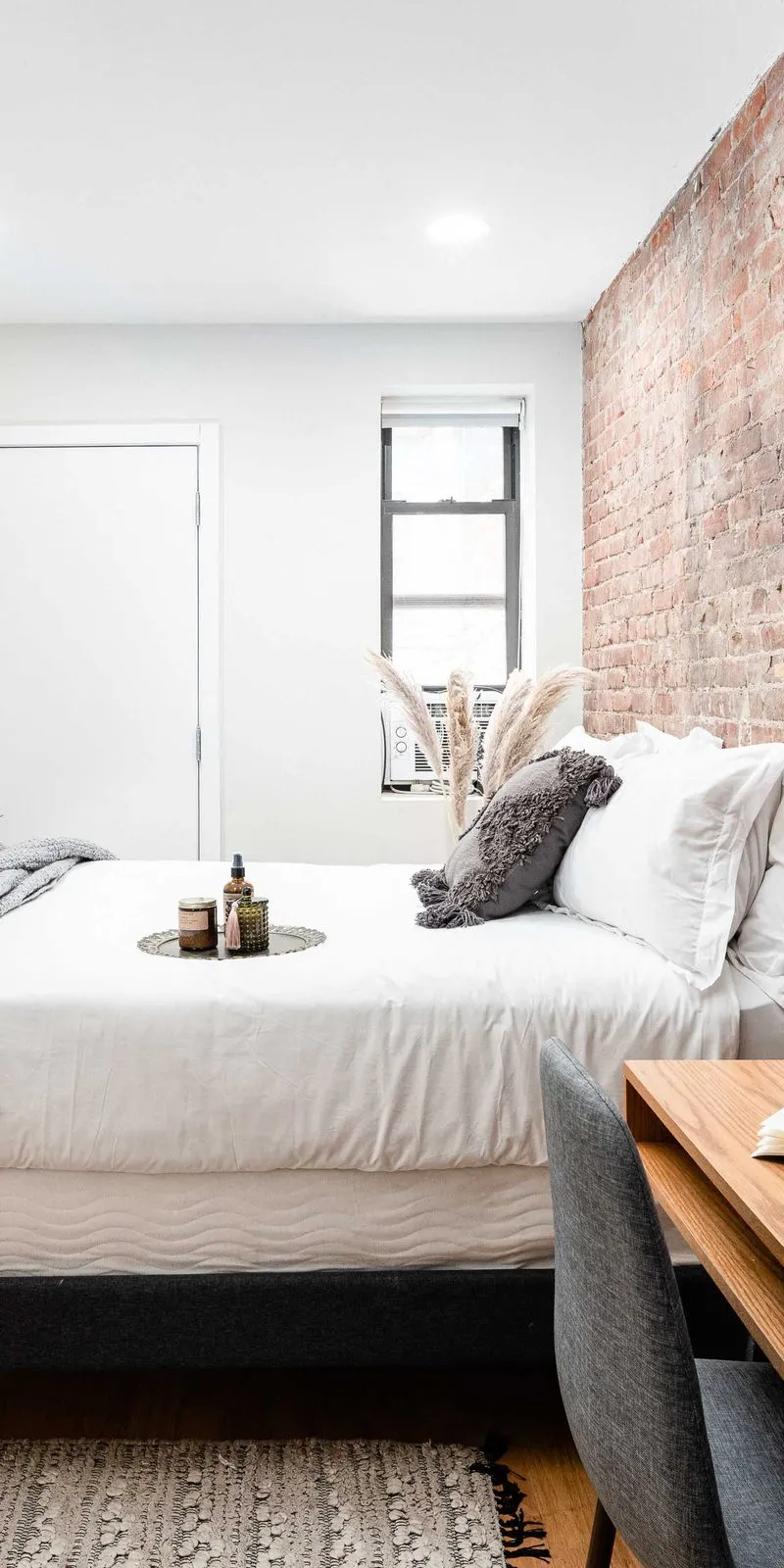 Furnished private room in a Harlem townhouse apartment