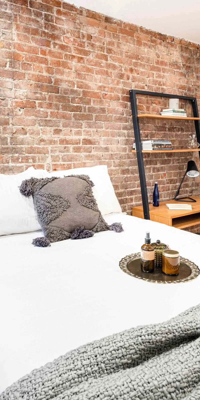 Furnished private room in a Harlem townhouse apartment