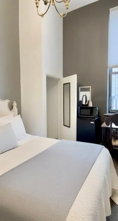 Private Studio with a Shared Bath in Midtown East