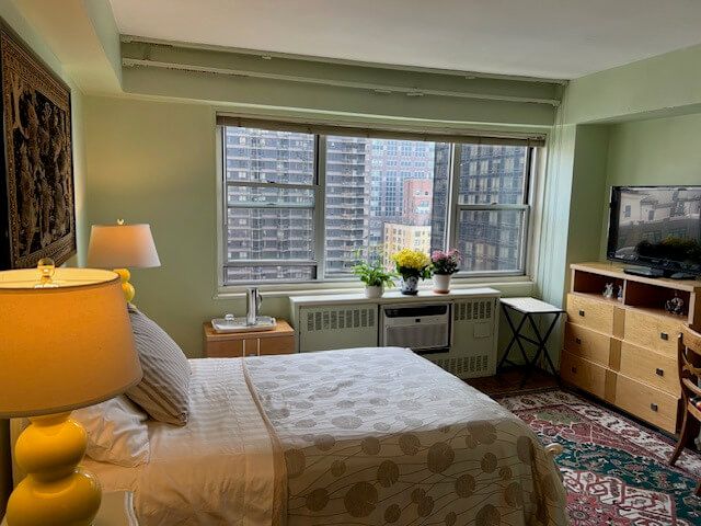 Private Room in Shared Apartment - Midtown East