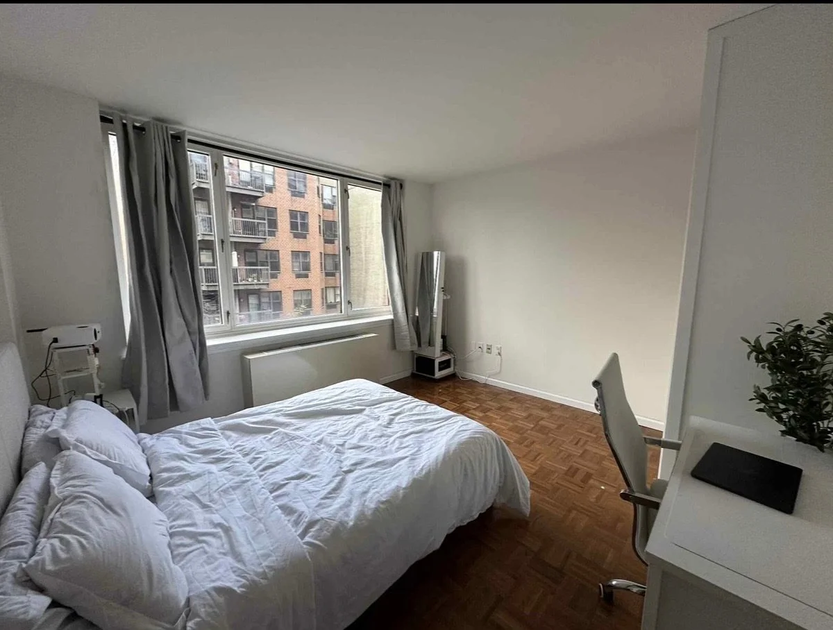 Cozy room in Midtown for the Holidays - Furnished!