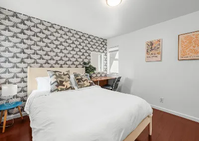 Private Room in Gorgeous Home w Parking and Twice Weekly Housecleaning