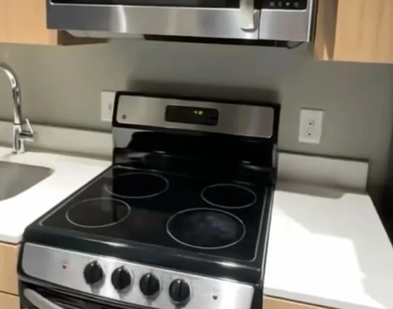 Hub Minneapolis Studio | Steps from UMN & Light Rail | Fully Furnished