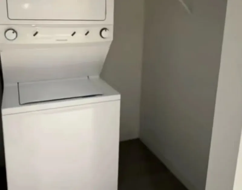 Hub Minneapolis Studio | Steps from UMN & Light Rail | Fully Furnished