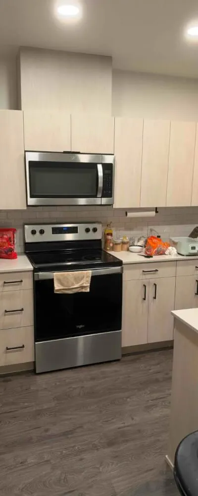 Spacious 700 sqft 1B1B with Balcony & Free Parking Spot at Vicino Bellevue | Sublet Discount Available