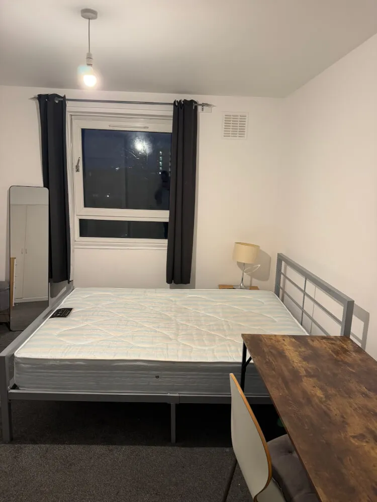 Spacious room near London Eye