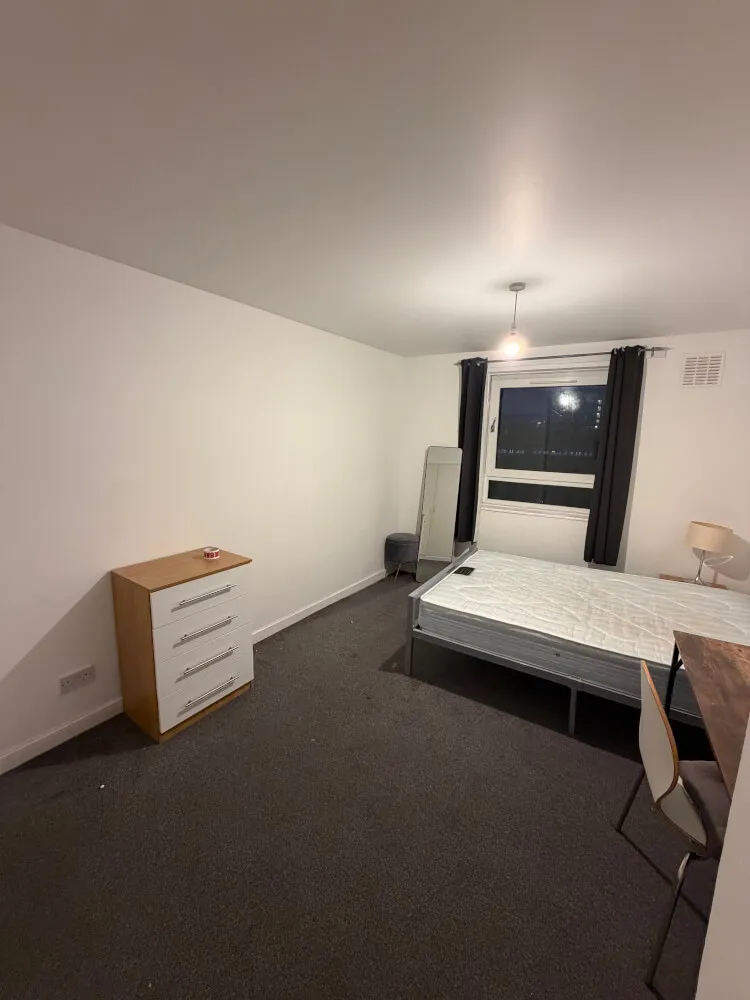 Spacious room near London Eye