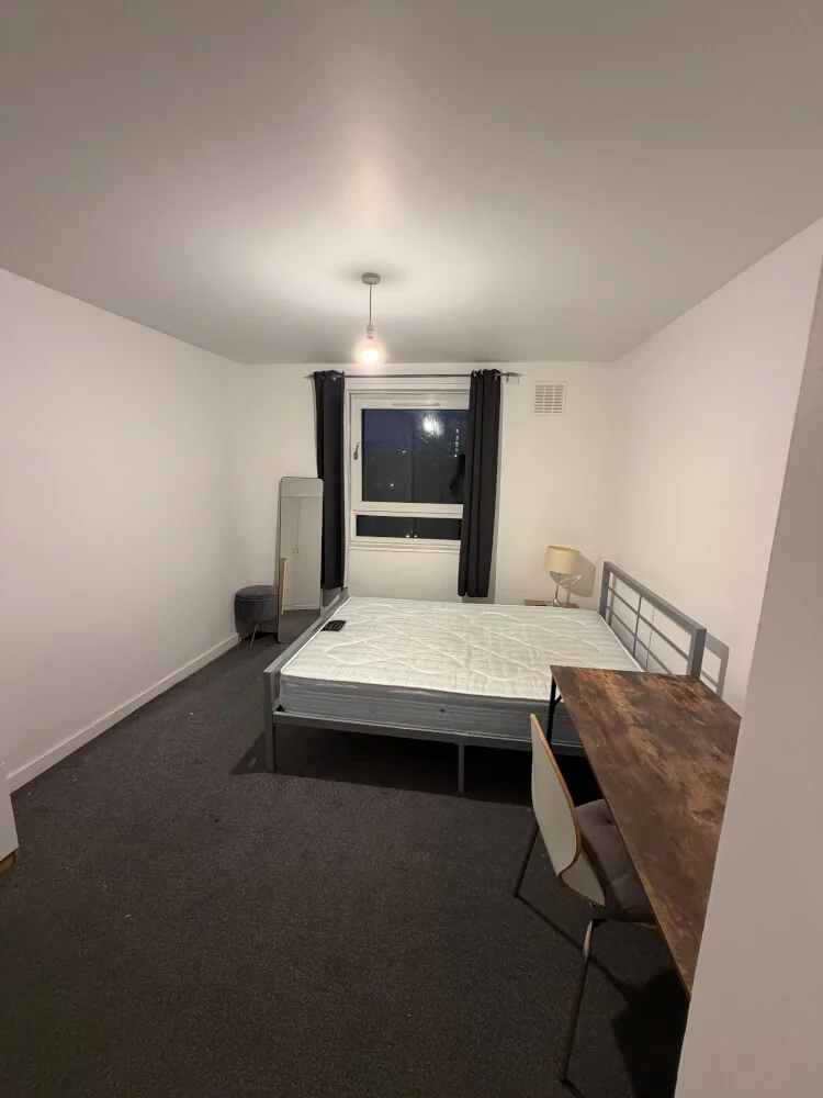 Spacious room near London Eye